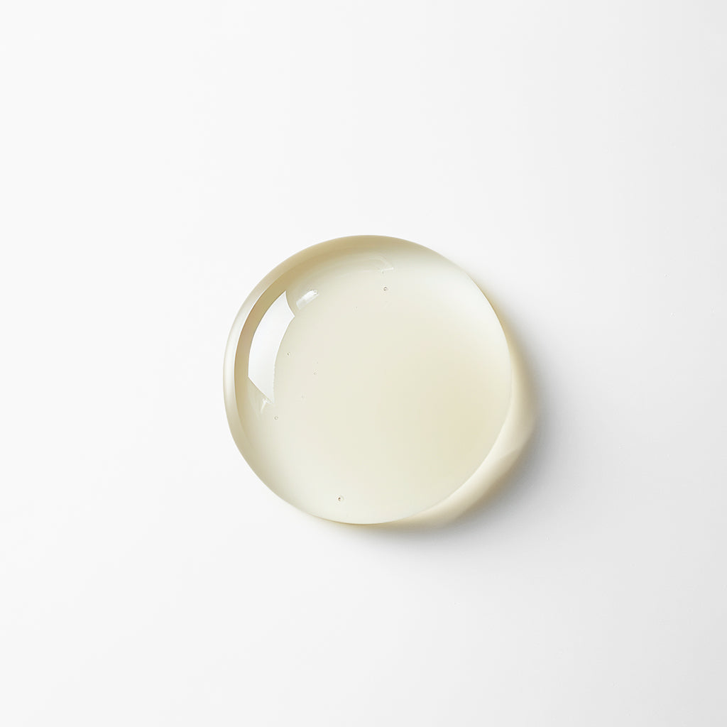 Close-up droplet of ZENLUCA Hair Growth Stimulating Serum, a lightweight natural oil formula